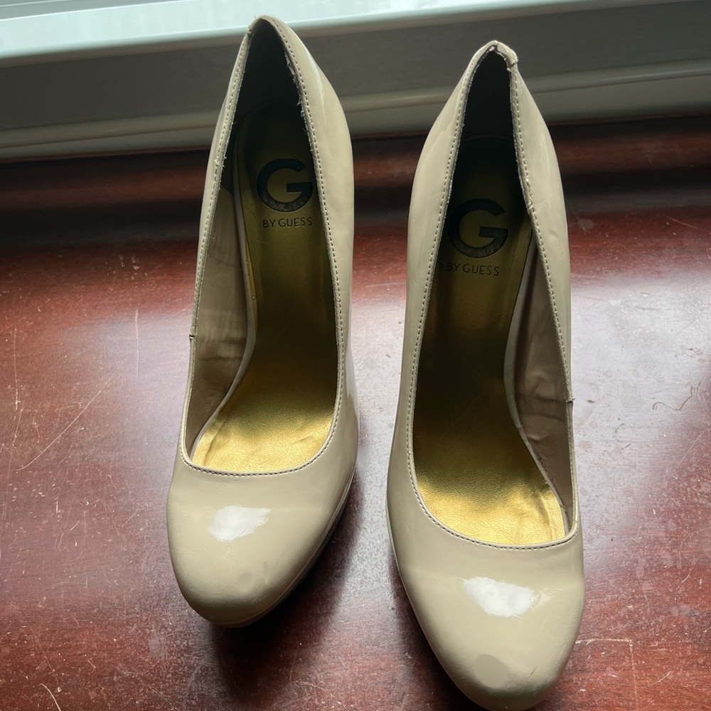 G by Guess Cream High Heels size 9.5 - Picture 4 of 5